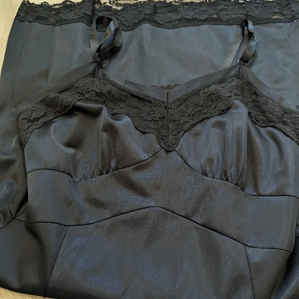 Vintage black fitted dress slip with pretty lace trim size S - Picture 6 of 7